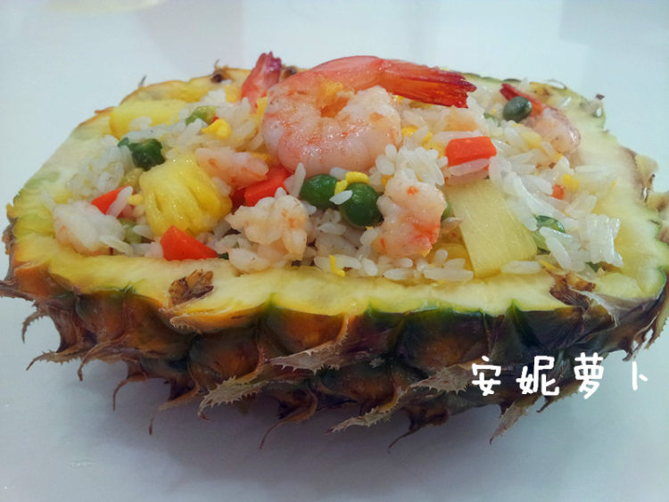 菠萝虾仁杂锦炒饭步骤9
