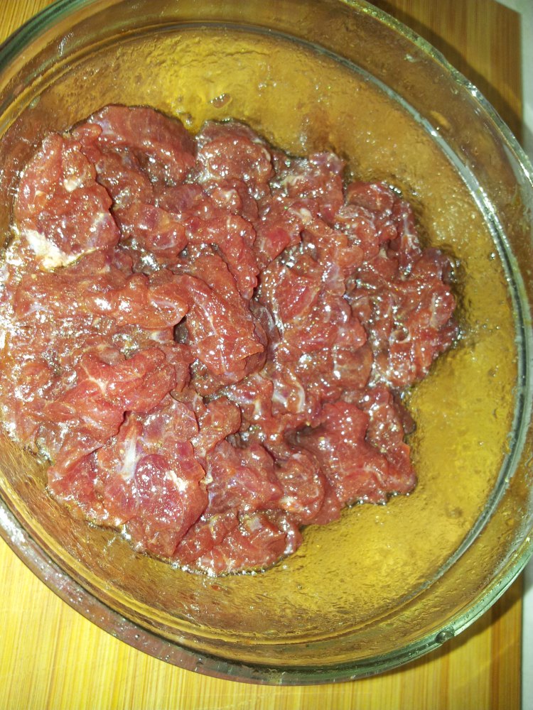 子姜菠萝牛肉步骤2