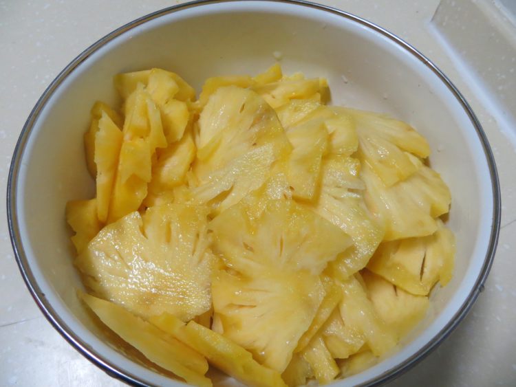 菠萝饮步骤1