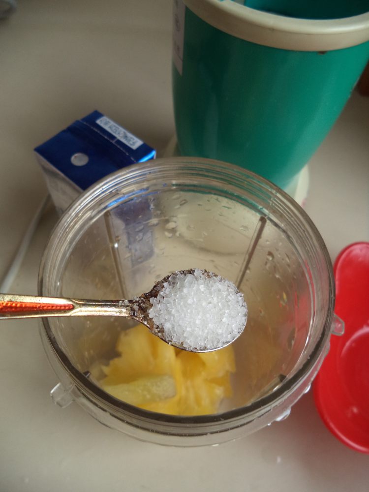 菠萝酸奶汁步骤2