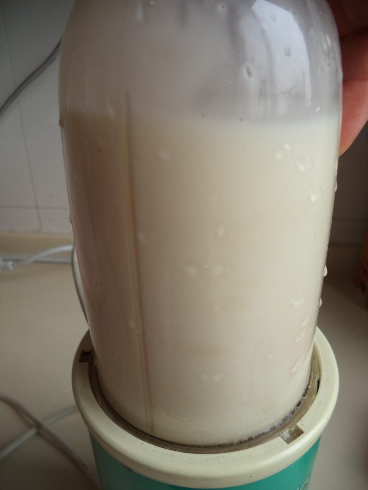 菠萝酸奶汁步骤5