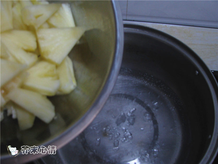 冰糖菠萝步骤4