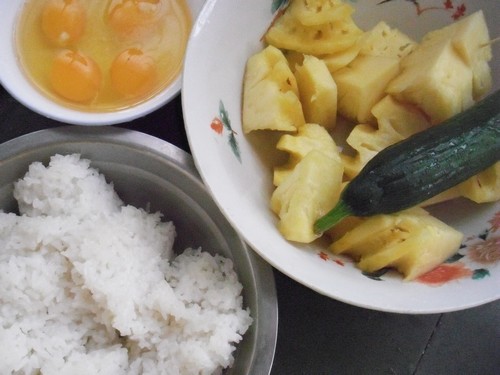 菠萝黄瓜炒饭步骤1