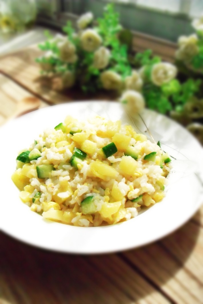 菠萝黄瓜炒饭步骤9