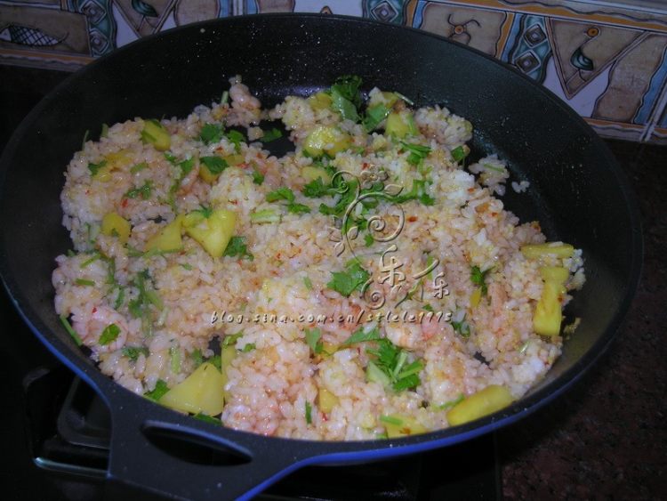 酸辣菠萝鲜虾炒饭步骤10