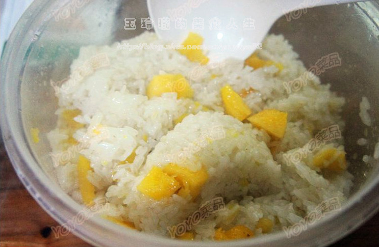 云南风味菠萝饭步骤3
