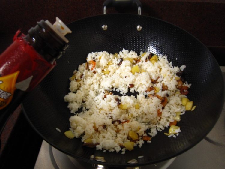 虾米菠萝炒饭步骤12