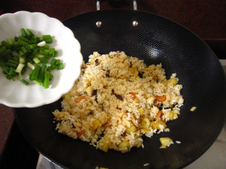 虾米菠萝炒饭步骤13