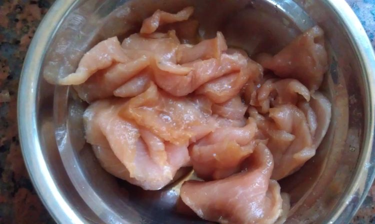 菠萝酸梅肉步骤3