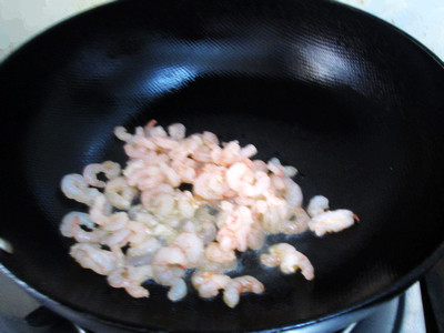 虾仁菠萝焗饭步骤7