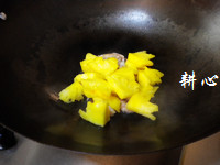 菠萝炒虾步骤8