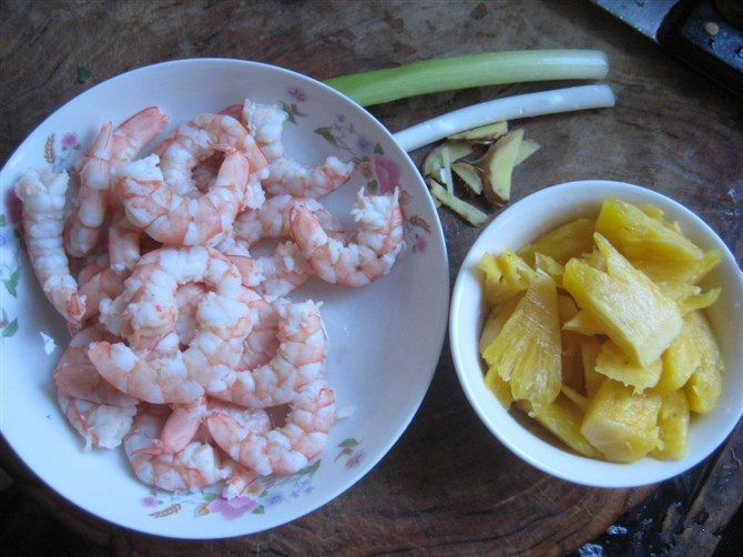 菠萝大虾仁步骤3