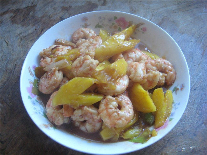 菠萝大虾仁步骤6