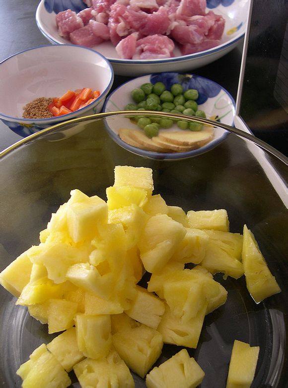 菠萝咕佬肉步骤4