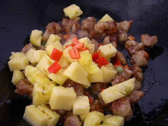菠萝咕佬肉步骤8