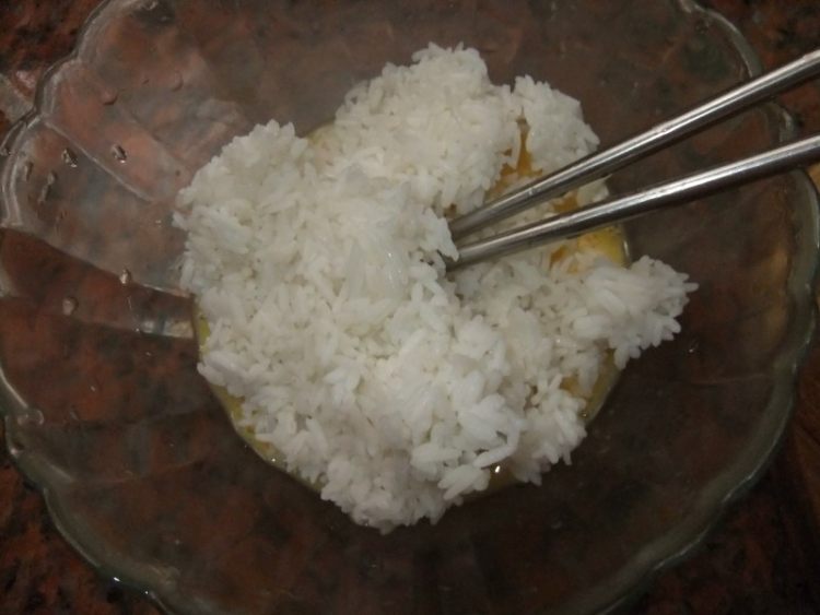 培根菠萝炒饭步骤6