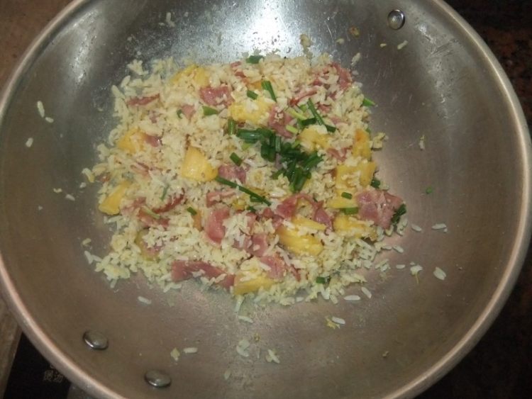 培根菠萝炒饭步骤13