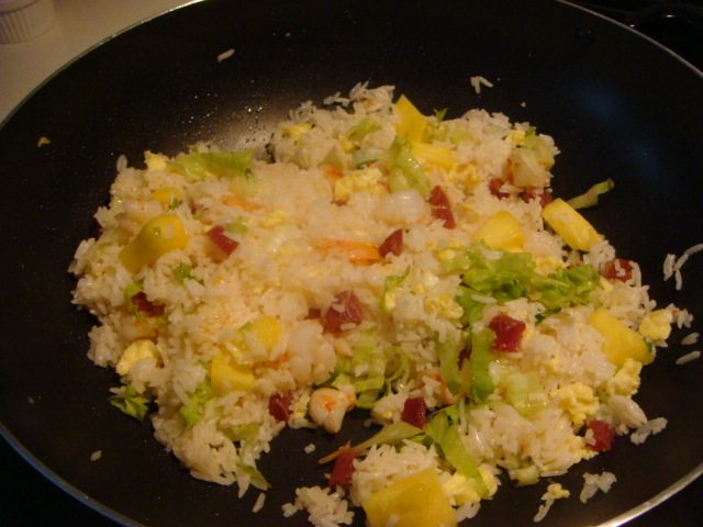 椰浆菠萝海鲜饭步骤8