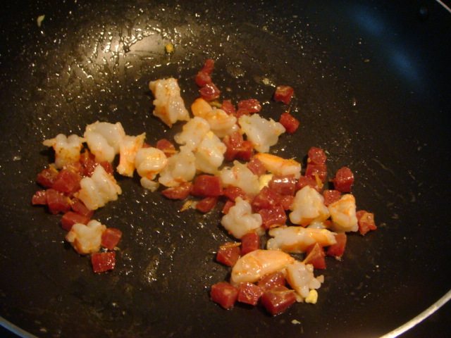 椰浆菠萝海鲜饭步骤6