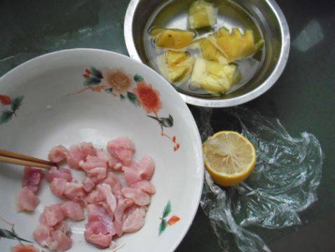 柠香菠萝鸡肉串步骤1