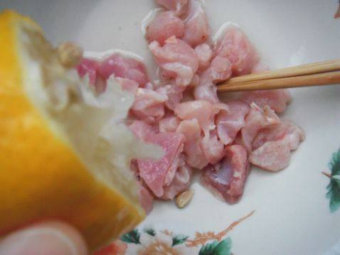 柠香菠萝鸡肉串步骤2