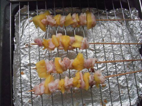 柠香菠萝鸡肉串步骤5