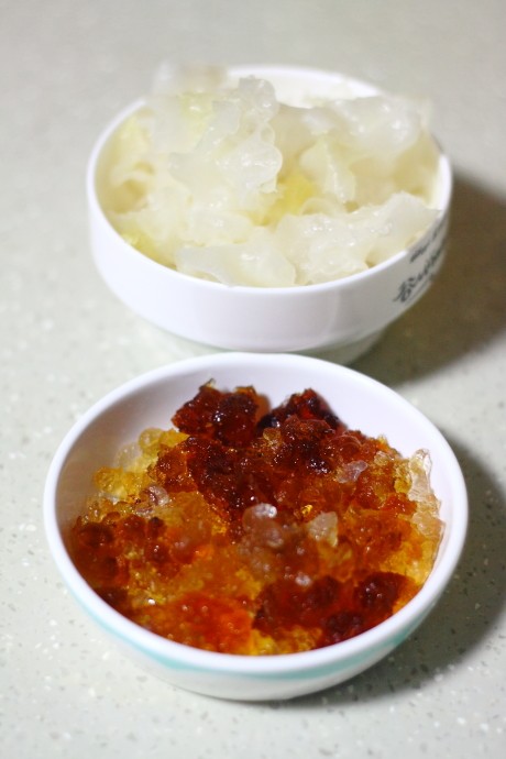 桃胶银耳木瓜露步骤1
