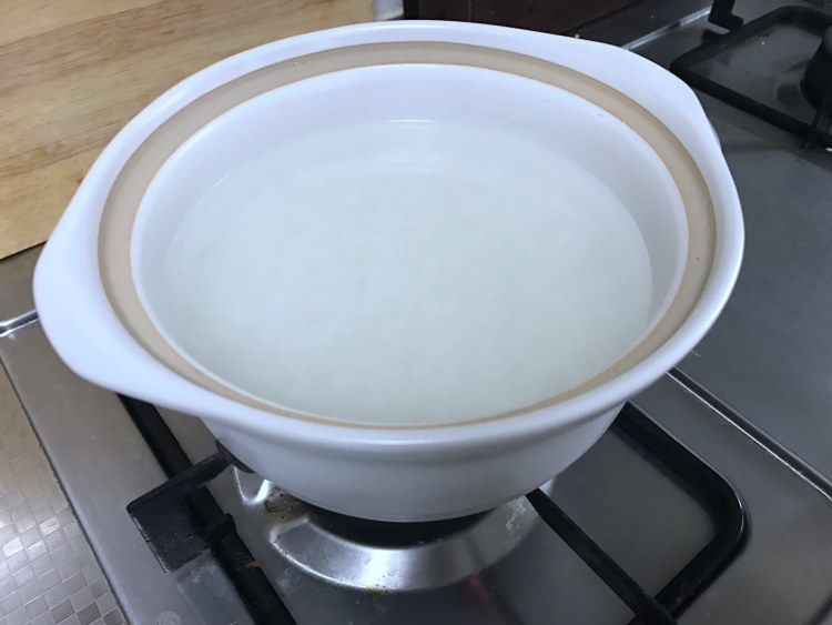 冰糖雪梨粥步骤1