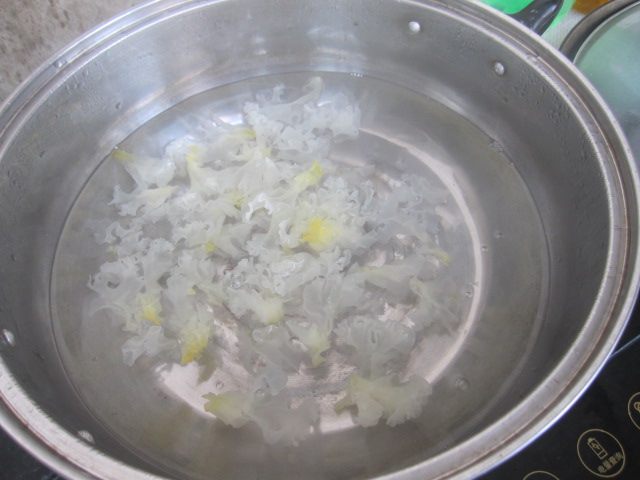 红枣银耳冰糖梨水步骤6