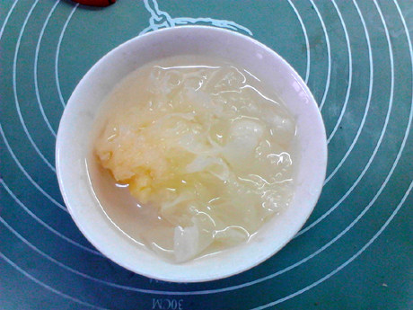 紫薯香蕉银耳露步骤2