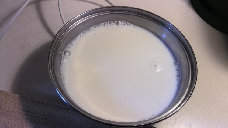 鲜榨香蕉牛奶步骤5
