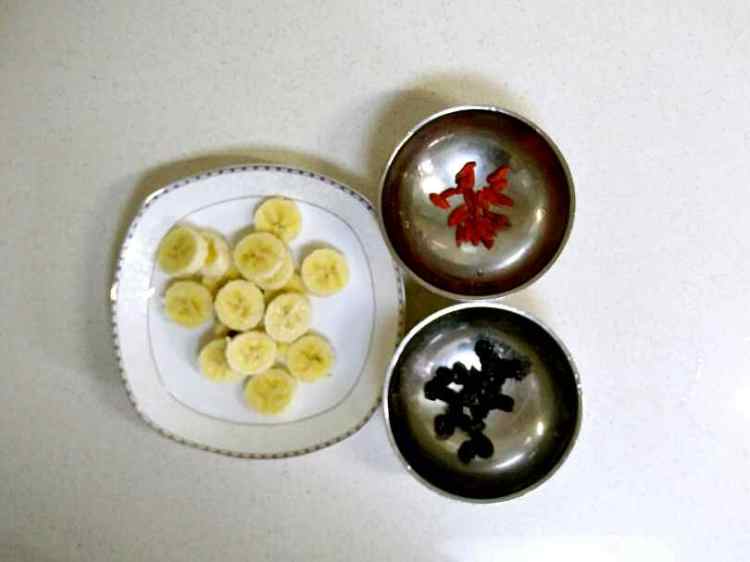 香蕉干果燕麦粥步骤3