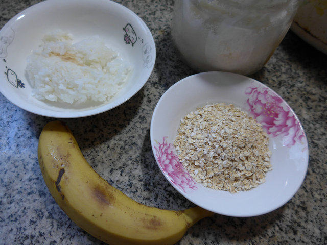 燕麦片香蕉米糊步骤1