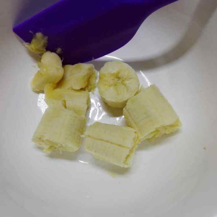 香蕉鸡蛋卷步骤1