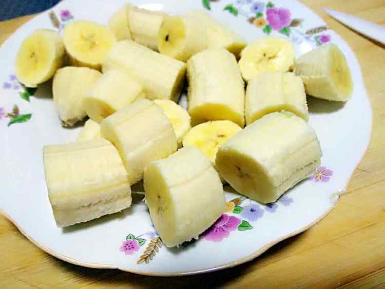 拔丝香蕉步骤1