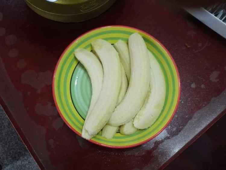 香蕉草莓奶油蛋糕步骤4