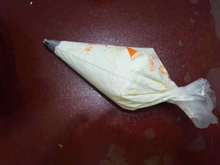 香蕉草莓奶油蛋糕步骤11