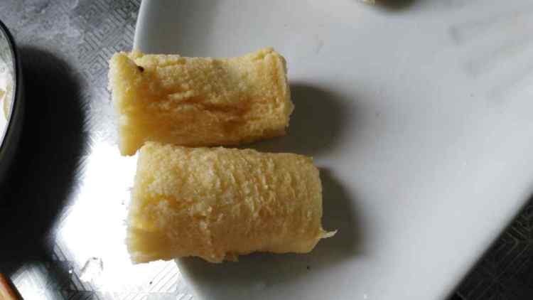 香蕉土司鸡蛋卷步骤7