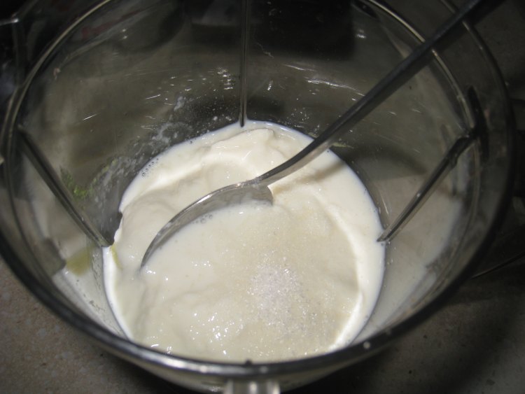 酸奶牛油果奶昔步骤5