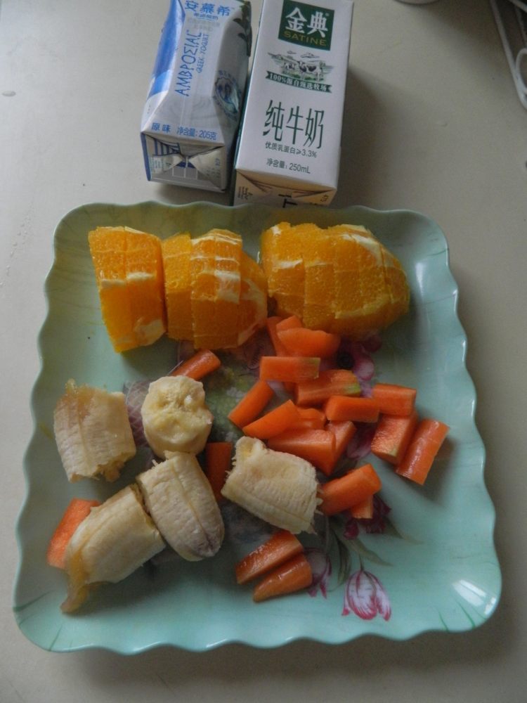 胡萝卜蕉橙奶昔步骤2