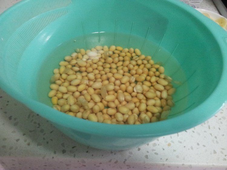 香蕉牛奶花生豆浆步骤1