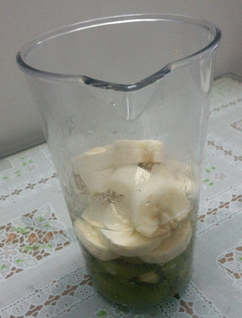 奇异果香蕉蜂蜜汁步骤5