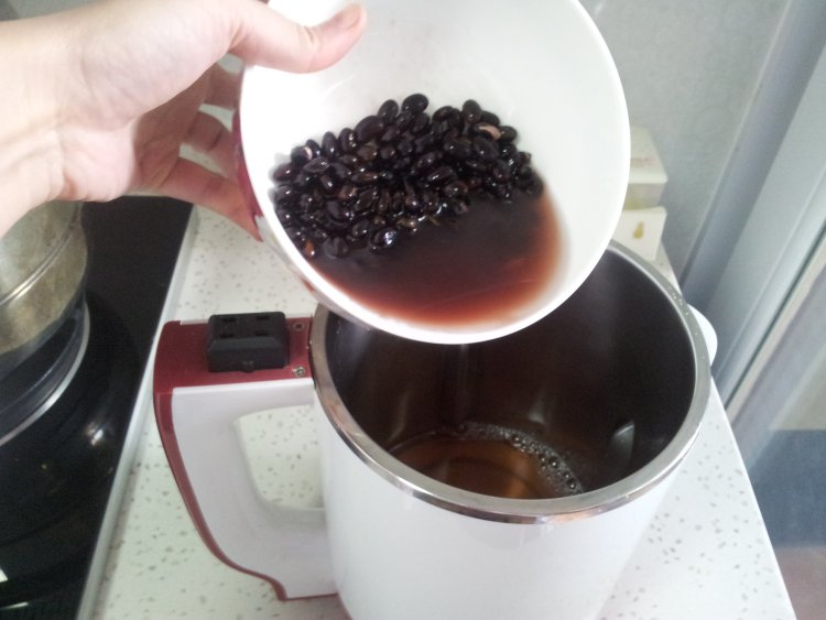 黑豆枸杞香蕉豆浆步骤2