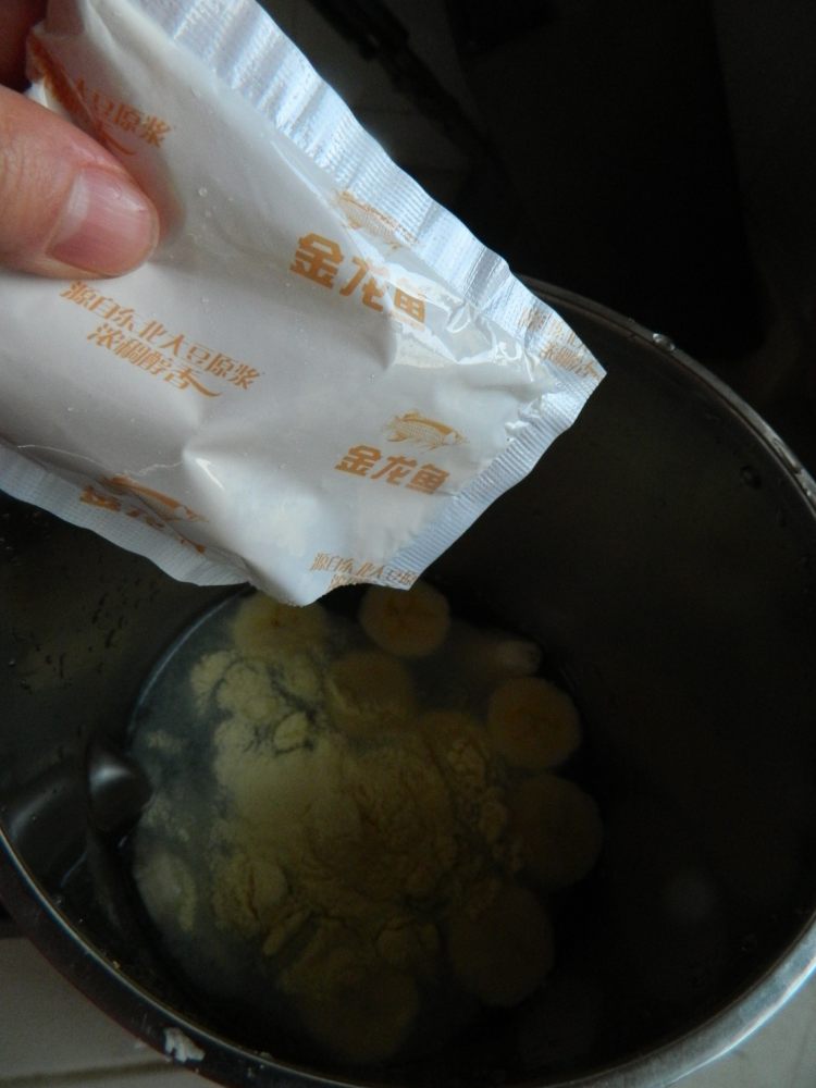 香蕉葡萄干豆浆步骤3