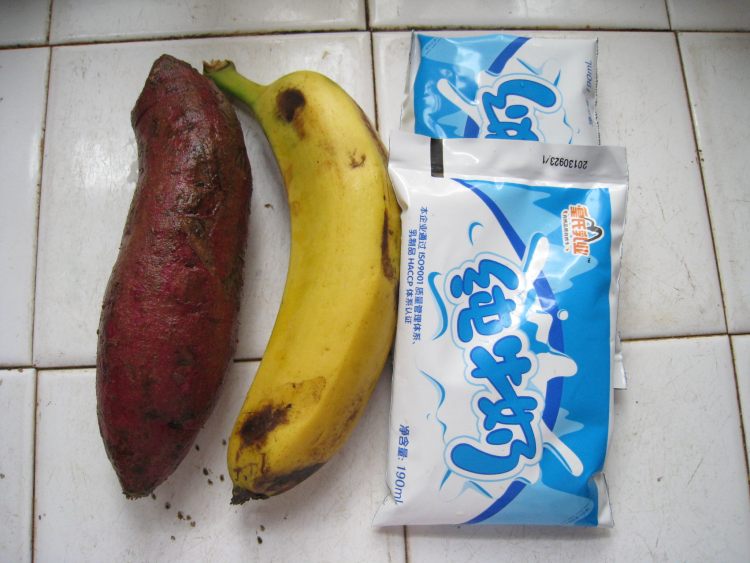 紫薯香蕉奶昔步骤1