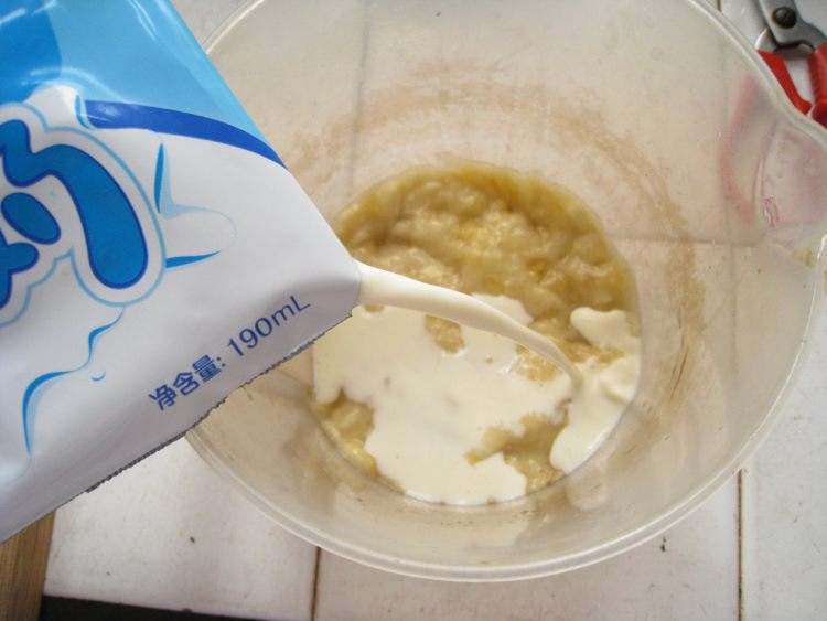 紫薯香蕉奶昔步骤8