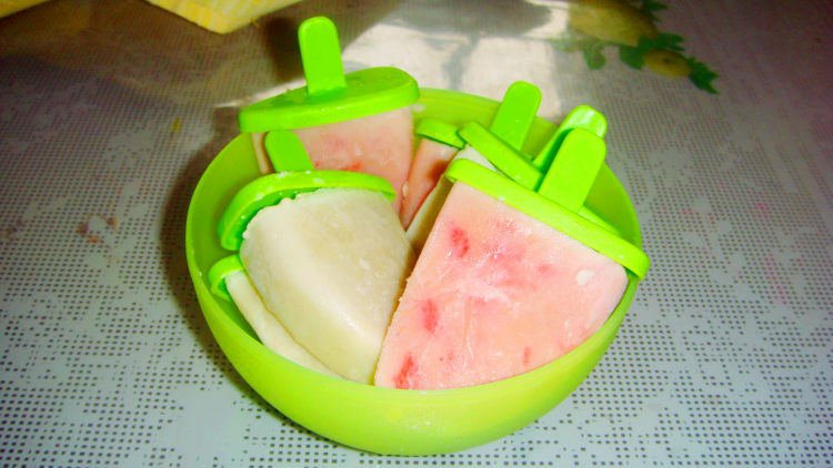 香蕉西瓜牛奶棒冰步骤5