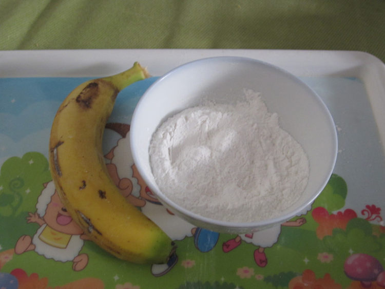 香蕉糯米糍粑步骤1