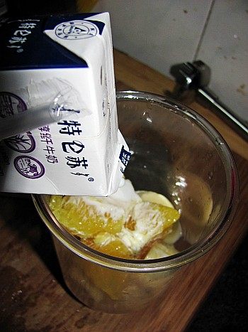 香蕉橙奶汁步骤3