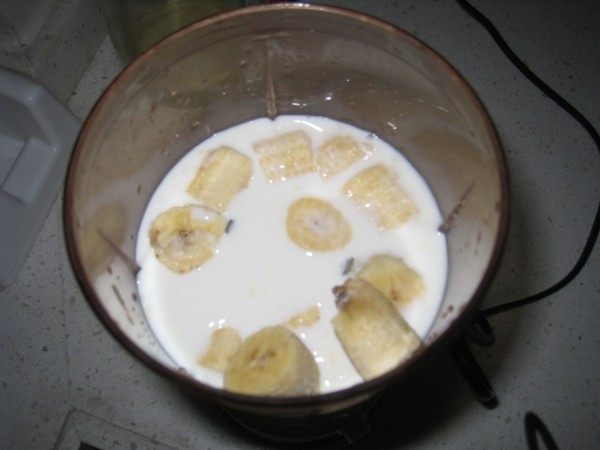 香蕉奶甜酒步骤3